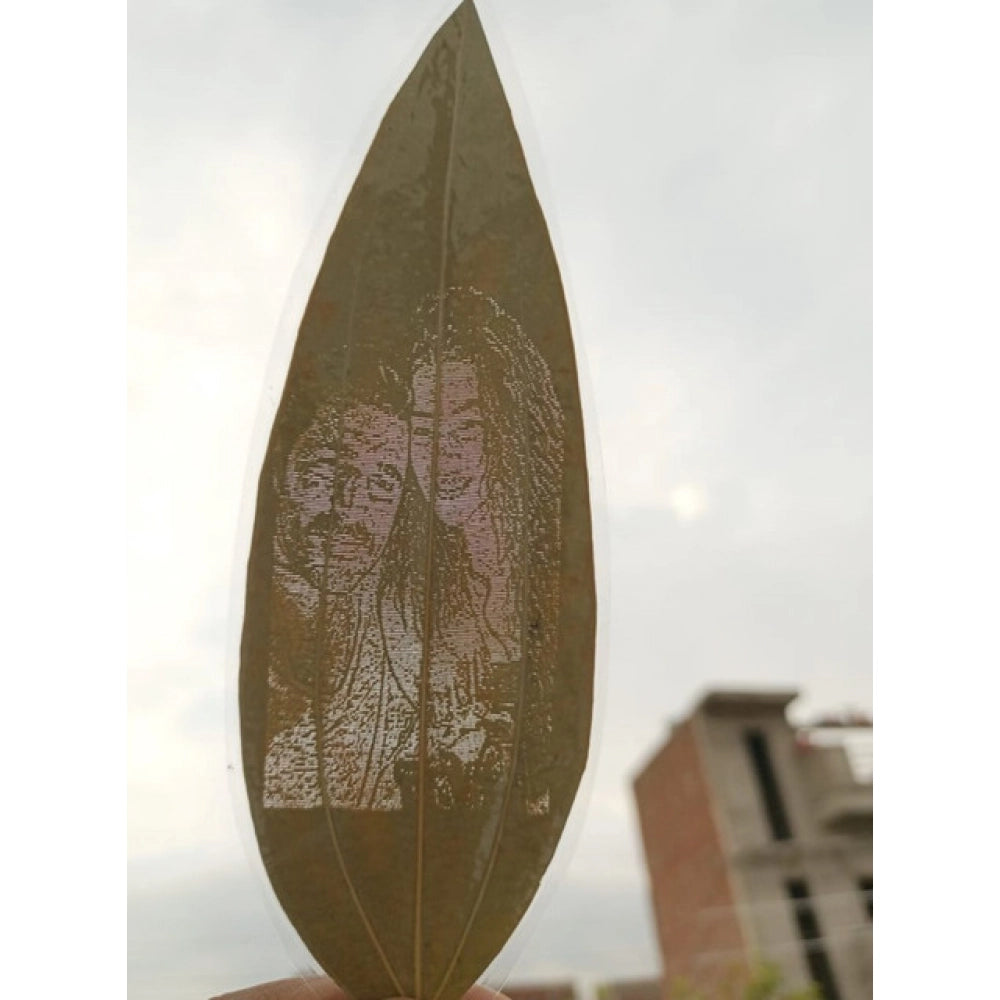 Generic Custom Couple Portrait Engraved on Natural Leaf – Personalized Romantic Leaf Art Gift
